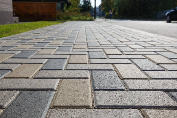Best Local Driveway Pavers  in Country Clu, MO